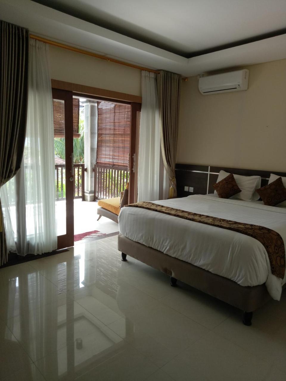 The Surya Kuta Villa Екстериор снимка