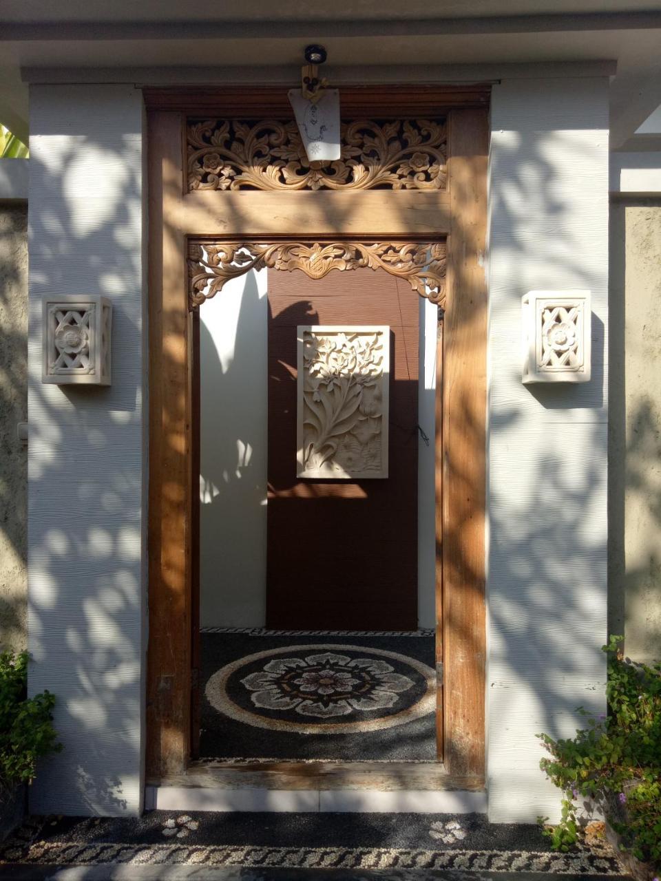 The Surya Kuta Villa Екстериор снимка